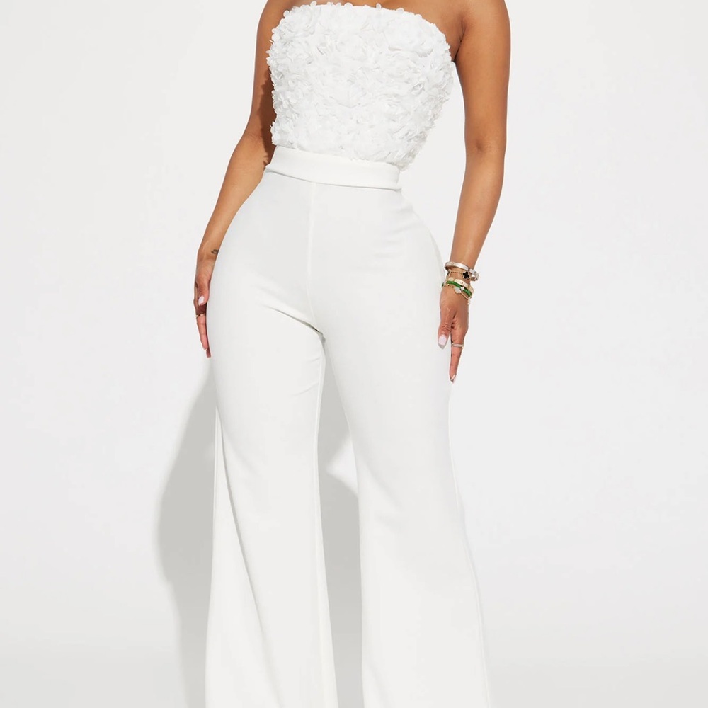 Women’s white jumpsuit 🤍
